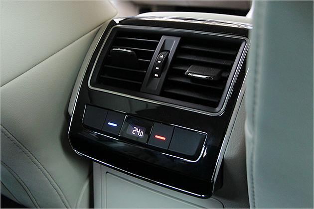 Eine Klimaautomatik mit drei Zonen, also auch für den Fond, kostet nur 250 Euro Aufpreis