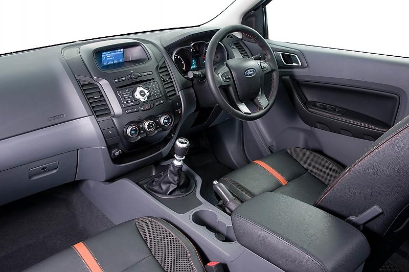 Der Innenraum des Ford Ranger 3.2 TDCi 4x4