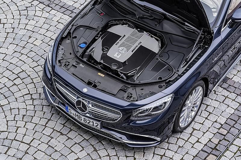 Das Mercedes S65 AMG Cabrio hat einen Biturbo V12