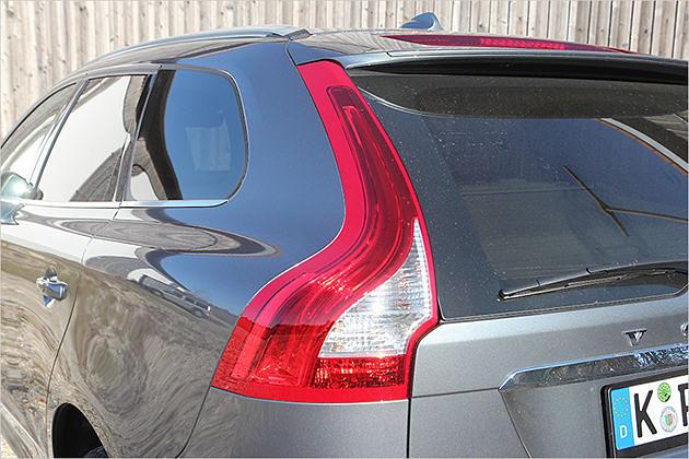 Hier ist die konturierte Flanke des XC60 gut erkennbar