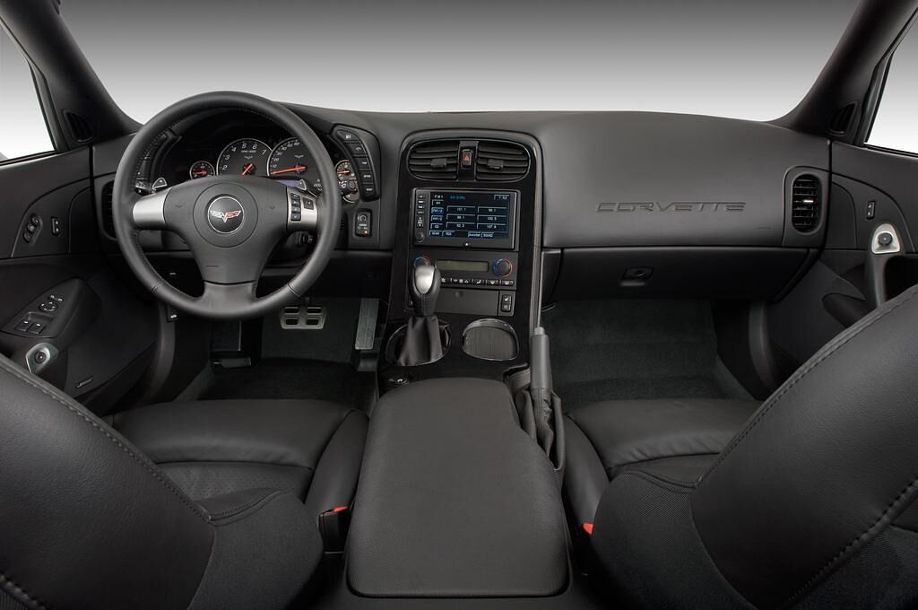Chevrolet Corvette (Baujahr 2011) Coupe 2 Türen Cockpit und Innenraum