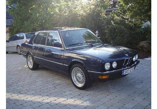 BMW 5er Limousine (1981–1987) 520i (125 PS)
