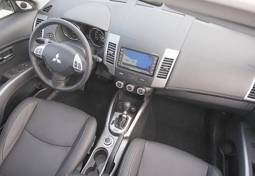 MITSUBISHI-Outlander-2-0-2WD--2010-