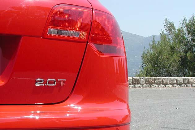 200 PS: Der 2.0 TFSI ist der weltweit erste Benzin-Direkteinspritzer mit Turbo