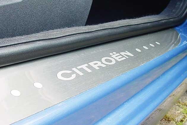 Serienausstattung: Einstiegleiste mit Schriftzug Citroën