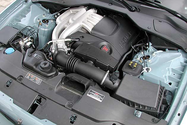 Der 238 PS starke V6 ist der kleinste Motor in der XJ-Reihe
