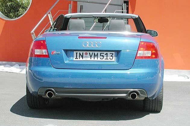 Zwei Auspuffrohre zeugen von Kraft. Aber nicht von wieviel.