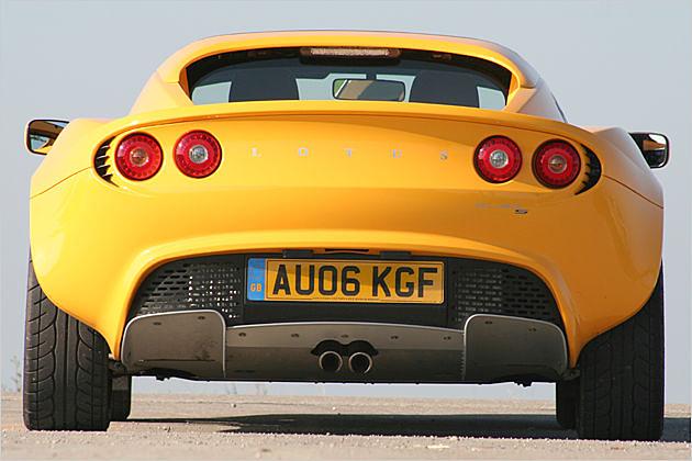 Die Spur der Elise ist vorne 1.457 und hinten 1.507 Millimeter breit