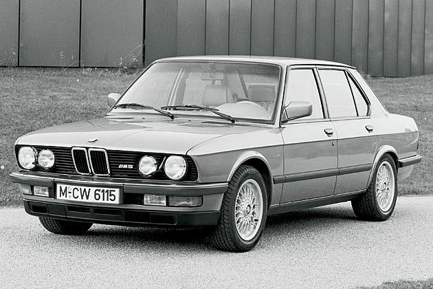 BMW M5: Die erste Generation von 1984 mit einem 286 PS starken Sechzylinder-Reihenmotor