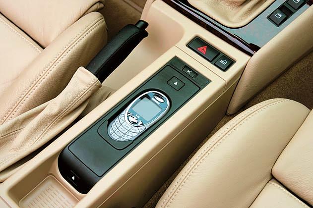 Optional gibt es eine Handyhalterung mit Bluetooth-Schnittstelle