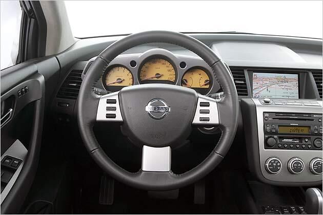 Viel Platz, übersichtlich und funktional: Das Cockpit des Murano