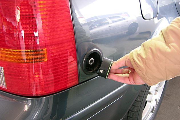Erdgas tanken, 1. Schritt: Öffnen des Tankstutzens