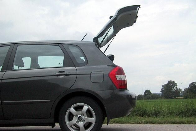 Die Kofferaumklappe öffnet weit nach oben