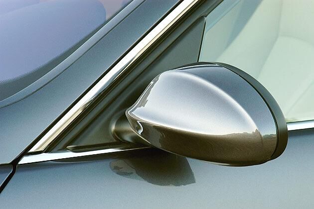 Markant geformt: In Wagenfarbe lackierter Außenspiegel des 3er BMW
