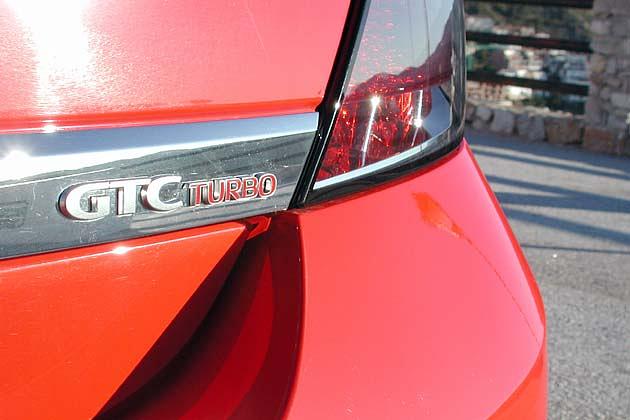 Turbo: Der dezente Schriftzug weist hier auf 200 PS hin