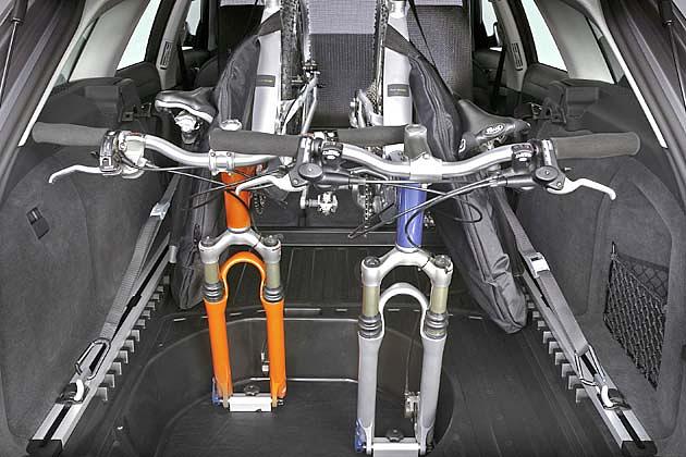 Für den Kofferraum des A6 Avant gibt es einen spezielles Fahrrad-Fixierkit