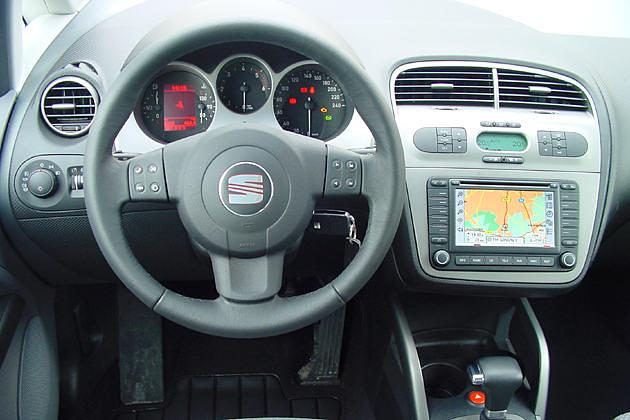 Hightech: Bedientasten am Lenkrad, Color-Navi