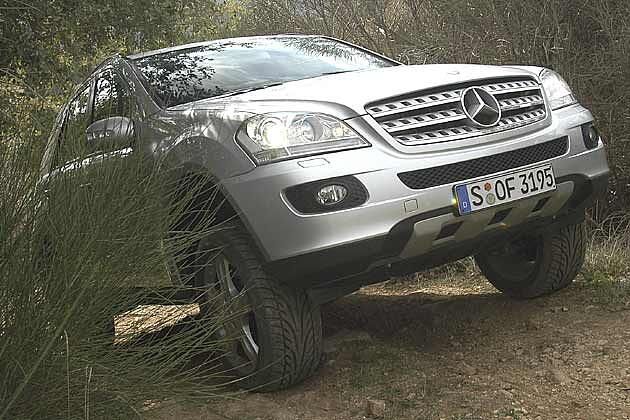 Mit Offroad-Pro gibt es ein Zweistufen-Verteilergetriebe samt Gelände-Untersetzung und Differenzialsperren