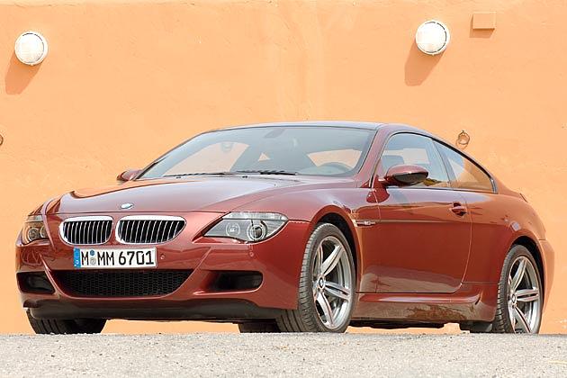 Mischung aus rassigem Sportwagen und Luxus-Coupé