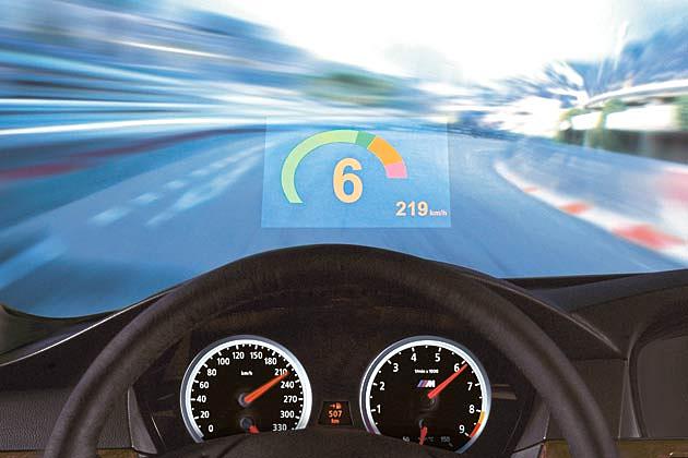 Drehzahl, Gang und km/h: Das Head-up-Display im M-Modus