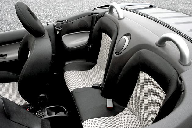 Der 206 CC ist eher ein 2+2-Sitzer als ein Viersitzer