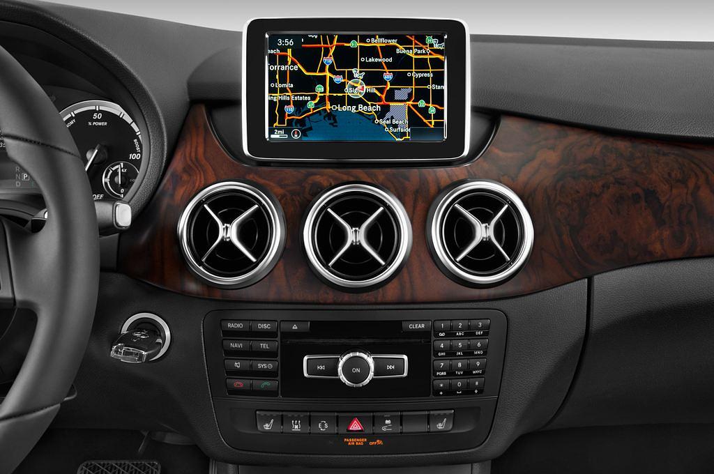 Mercedes B-Class (Baujahr 2015) Electric Drive 5 Türen Radio und Infotainmentsystem