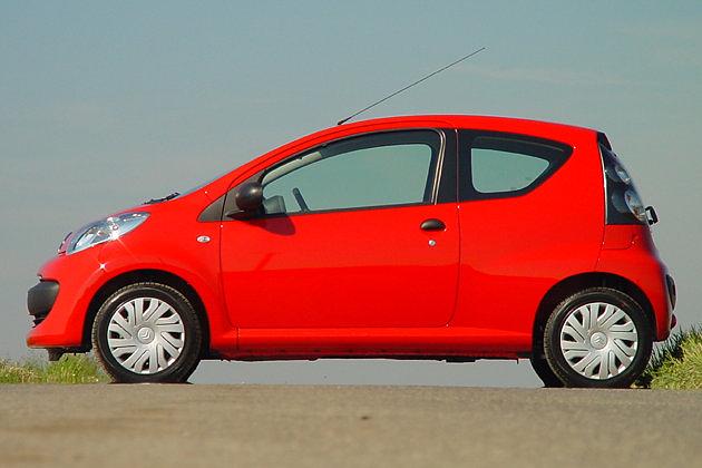 Der C1 ist mit 3,43 Metern Länge ein echter Kleinstwagen von der Größe eines Renault Twingo