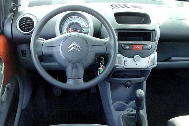 Das Cockpit des C1: Dieselben Instrumente, dieselben Luftausströmer und Klimaregler