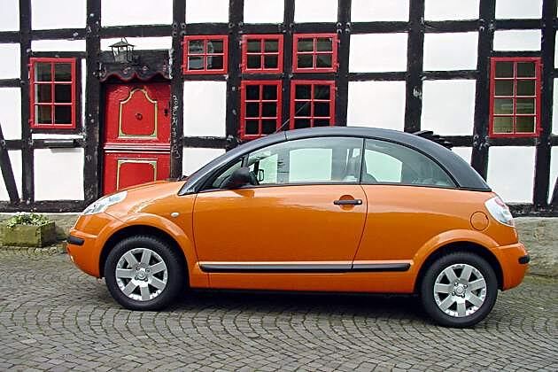 Mit 3,93 Metern Länge ist das Cabrio acht Zentimeter länger als die Limousine