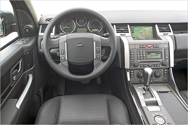 Edel, sportlich und umfangreich ausgestattet: Innenraum der Topversion V8 Supercharged
