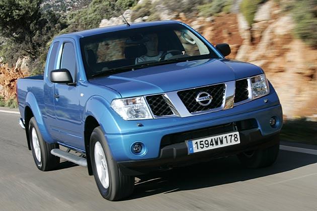 Auf Autobahn und Landstraße macht der Navara auch auf langen Touren eine gute Figur