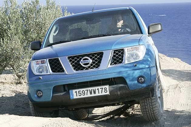 Der Navara bleibt gelassen, wenn ein Rad den Boden verlässt