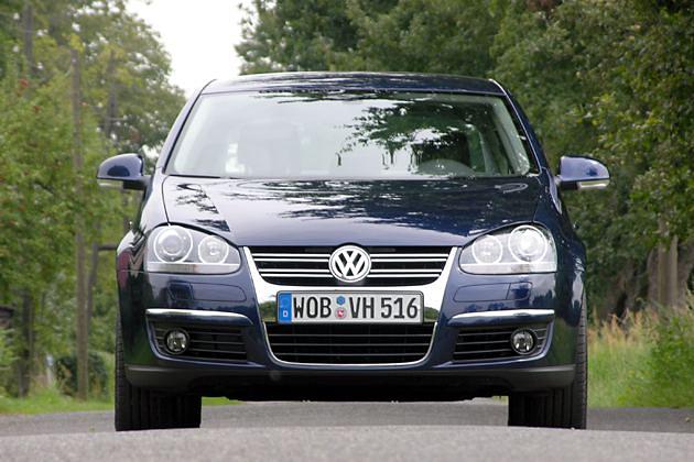 Die seitlichen Blinker befinden sich in den Außenspiegeln