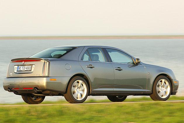 Cadillac STS: Dynamische Erscheinung mit Größe und Eleganz