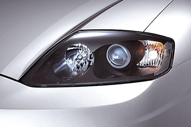 Die Scheinwerfer sind seit dem Facelift schwarz eingefasst