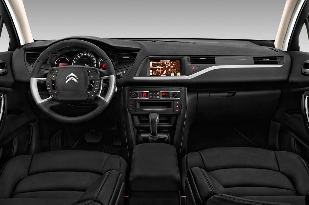 Citroen C5 Tourer (Baujahr 2016) XTR 5 Türen Cockpit und Innenraum
