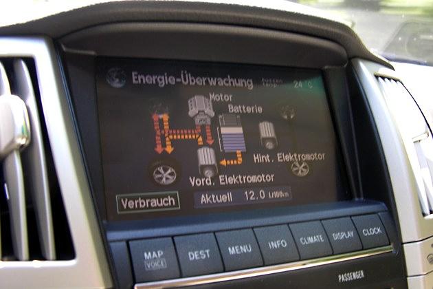 Die Antriebskomponenten: Ein Benziner, zwei Elektromotoren und eine Batterie