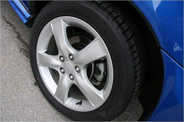 Schicke Felgen im Fünfspeichen-Design
