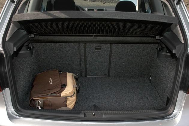 Eingelaufen: Die Allradtechnik braucht Platz und verkleinert den Kofferraum auf 275 Liter