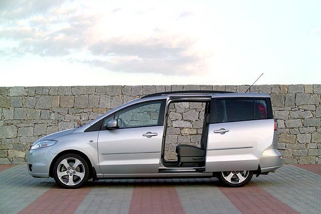 Hereinspaziert: Der Mazda 5 bietet auf jeder Seite eine Schiebetür