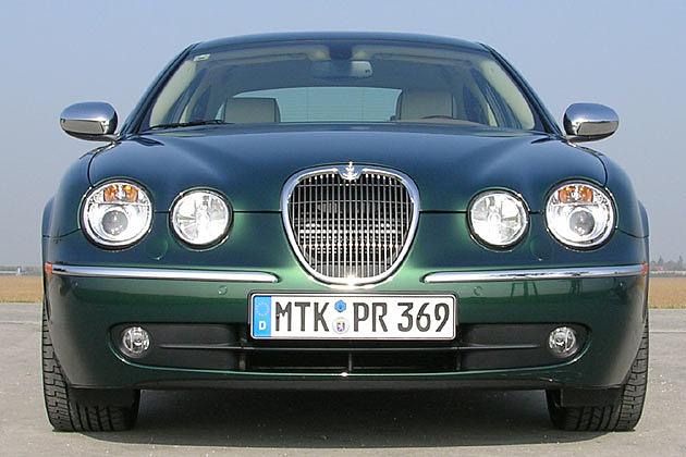 Modernes Gesicht mit Retro-Anleihen: Der S-Type vereint Altes und Neues der Marke Jaguar