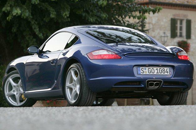 Ein knackiges Hinterteil mit eigenständigem Charakter: Heck des Cayman S