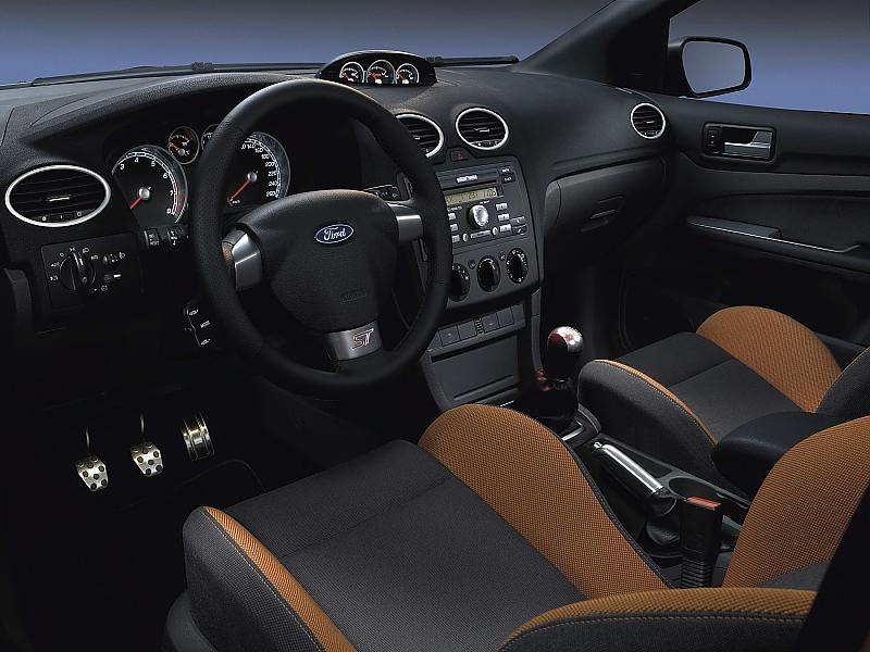 Der Innenraum des Ford Focus ST ist nicht immer über jeden Zweifel erhaben