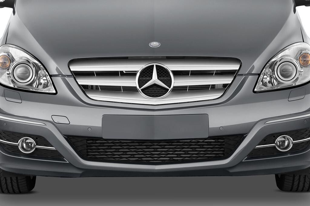 Mercedes B-Class (Baujahr 2011) - 5 Türen Kühlergrill und Scheinwerfer