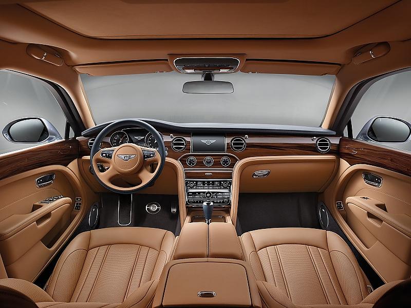 Das Cockpit des Bentley Mulsanne.