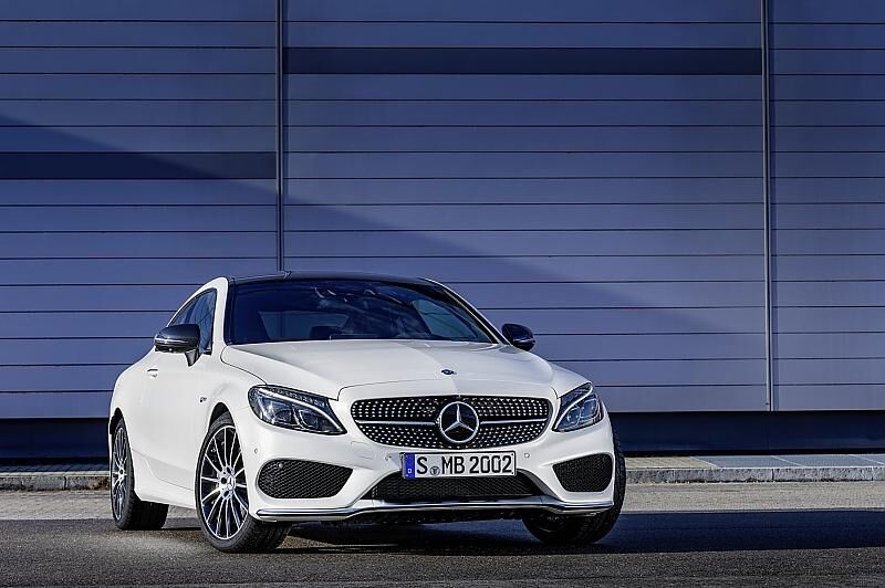 Mercedes AMG C 43 4matic Coupé - vorne mit LED-Licht