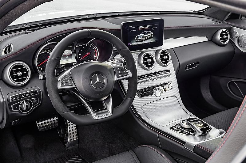 Das Cockpit des Mercedes AMG C 43 4matic Coupé