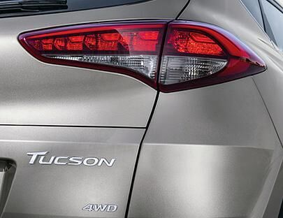 Die erste Generation von Hyundais kompakten SUV hörte bereits auf den Namen Tucson. Die zweite Generation hieß ix35. Mit der aktuellen Generation geht Hyundai jetzt wieder zurück zum Ursprung. 