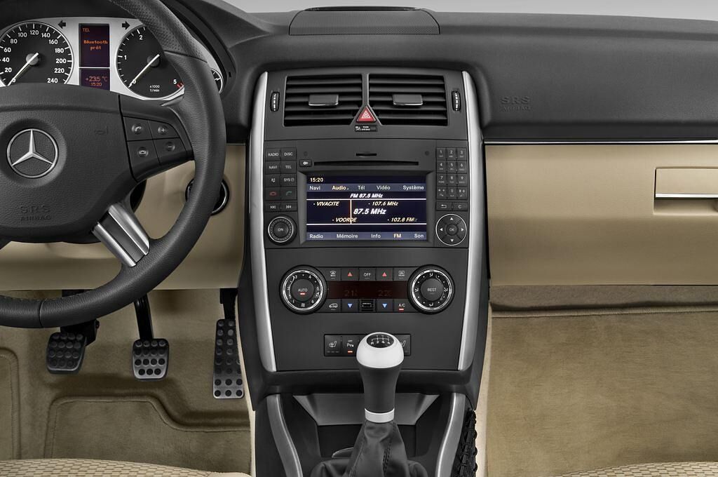 Mercedes B-Class (Baujahr 2011) - 5 Türen Mittelkonsole