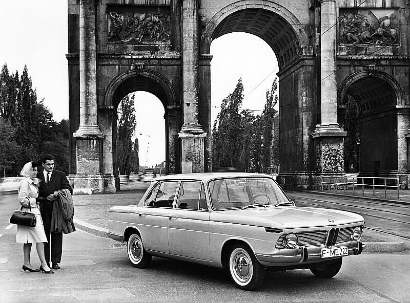 BMW 1500 auf der Leopoldstraße in München